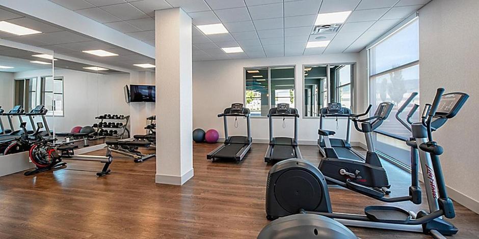 Holiday Inn Express & Suites - Brandon By Ihg Zewnętrze zdjęcie