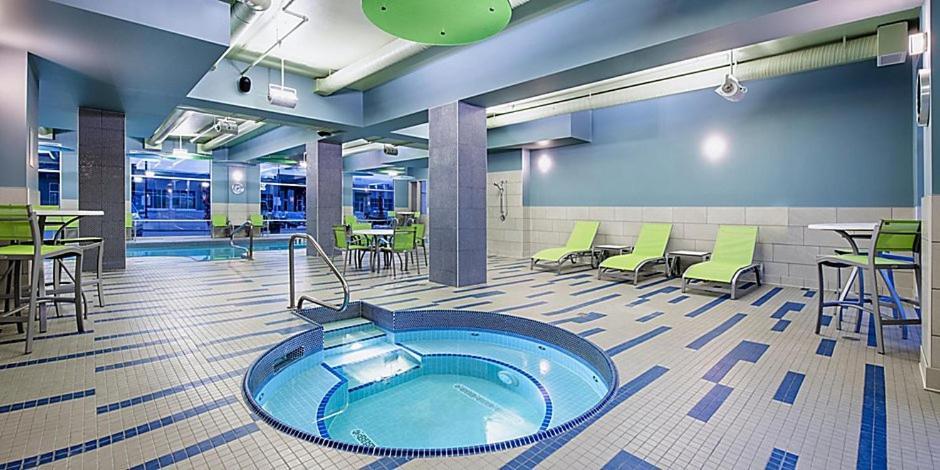 Holiday Inn Express & Suites - Brandon By Ihg Zewnętrze zdjęcie