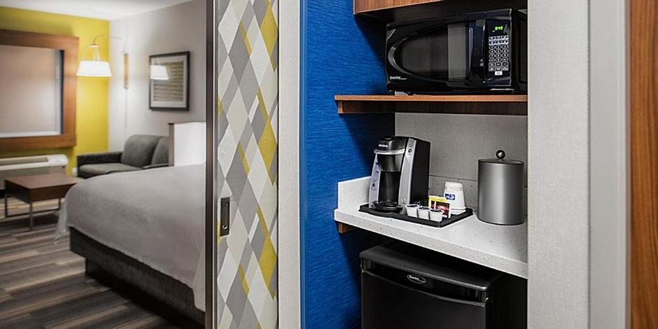 Holiday Inn Express & Suites - Brandon By Ihg Zewnętrze zdjęcie