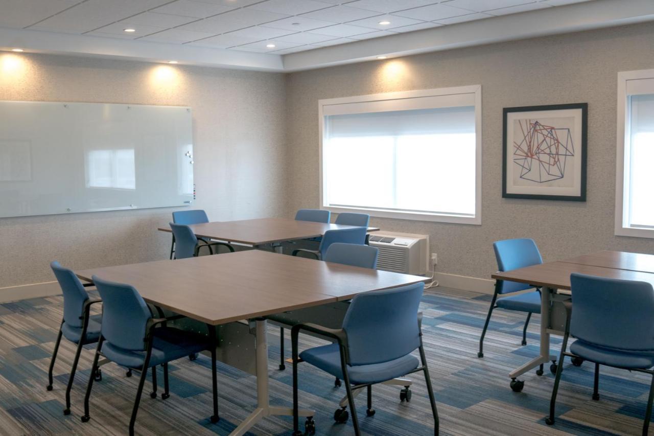 Holiday Inn Express & Suites - Brandon By Ihg Zewnętrze zdjęcie