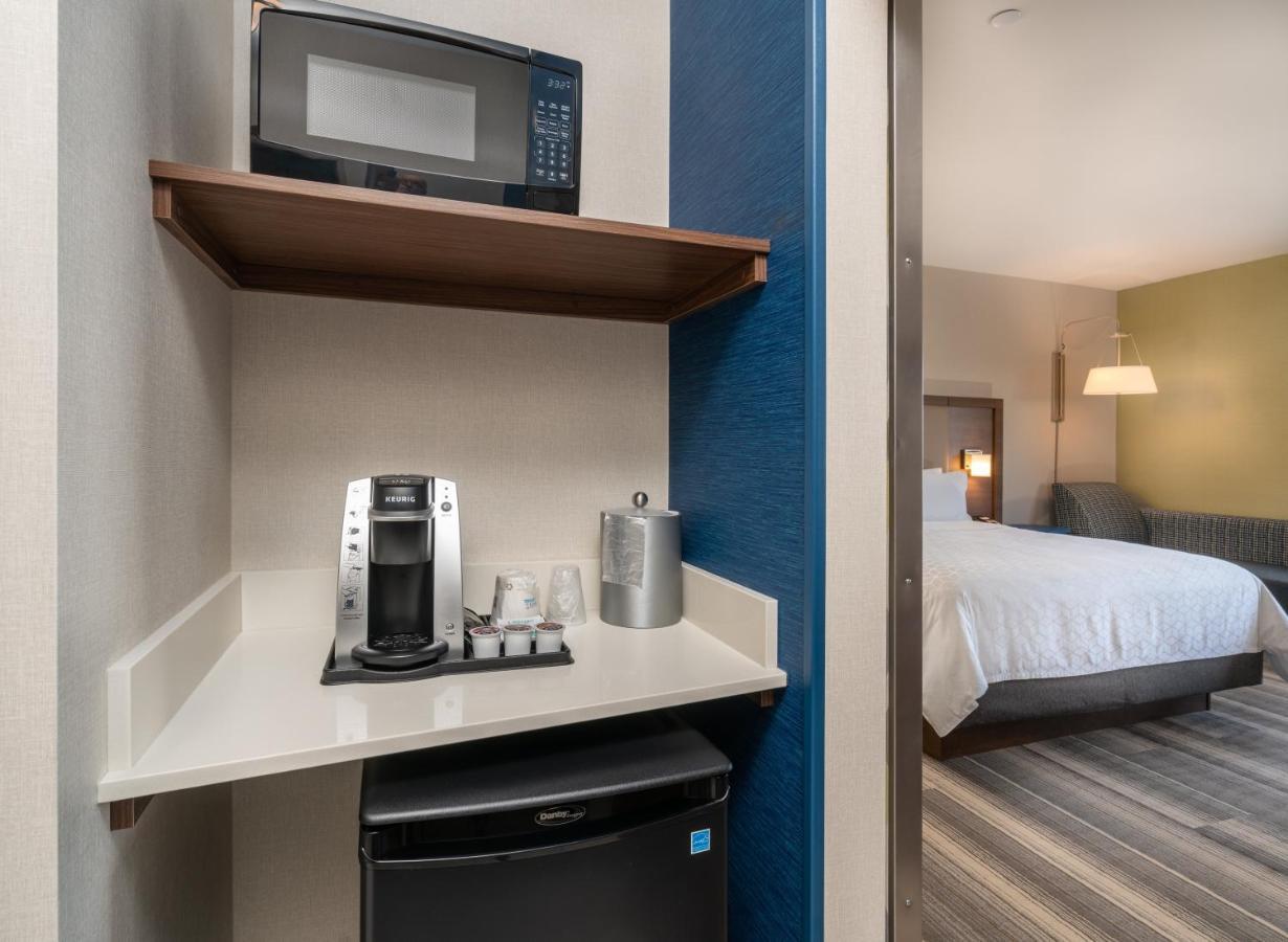 Holiday Inn Express & Suites - Brandon By Ihg Zewnętrze zdjęcie