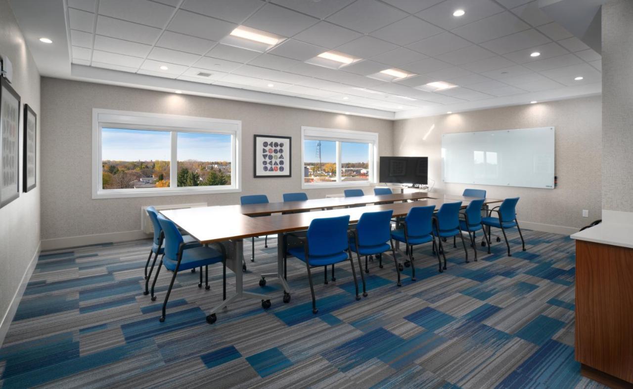 Holiday Inn Express & Suites - Brandon By Ihg Zewnętrze zdjęcie