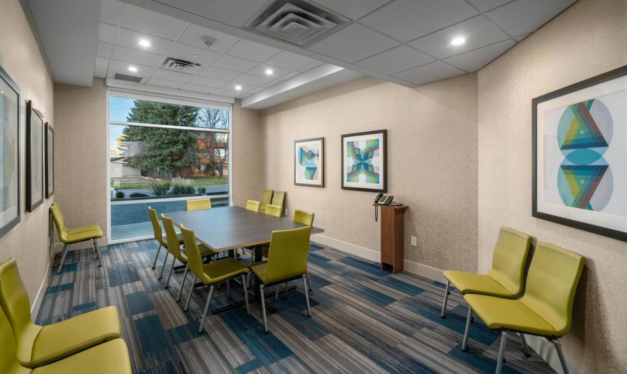 Holiday Inn Express & Suites - Brandon By Ihg Zewnętrze zdjęcie