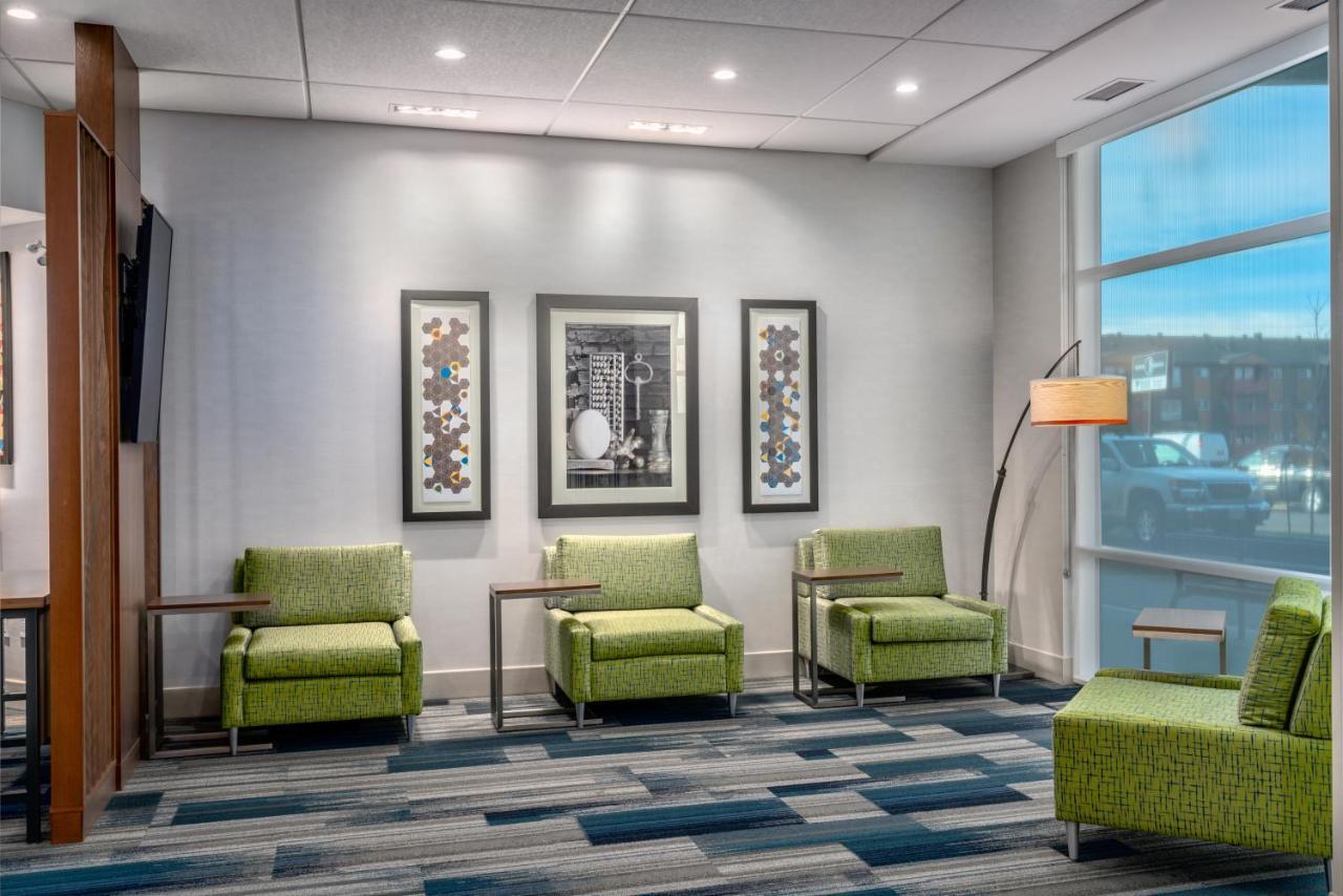 Holiday Inn Express & Suites - Brandon By Ihg Zewnętrze zdjęcie