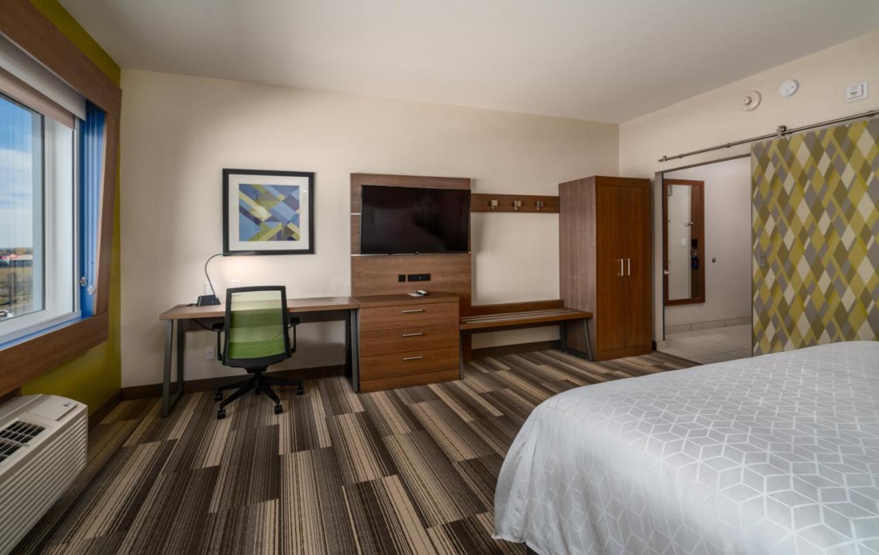 Holiday Inn Express & Suites - Brandon By Ihg Zewnętrze zdjęcie