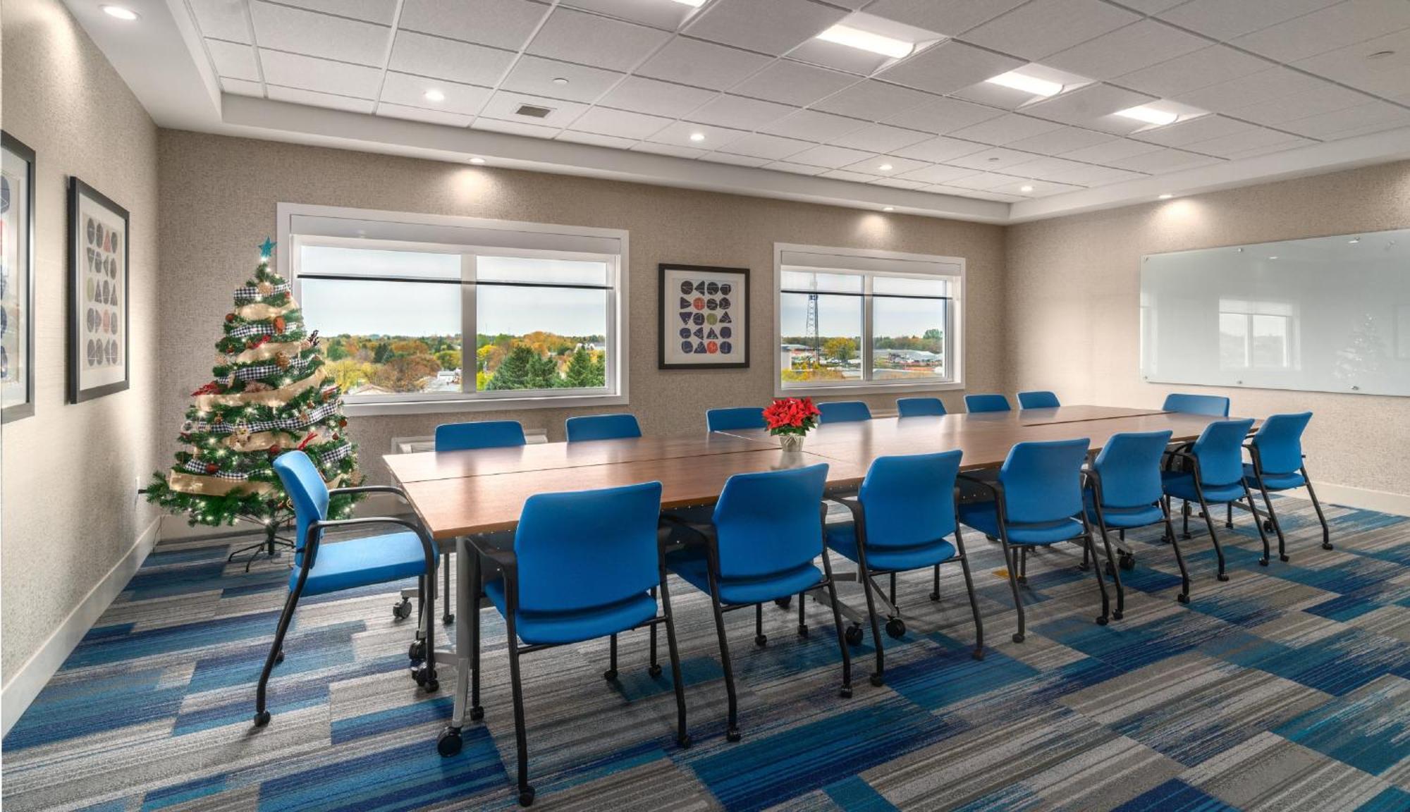Holiday Inn Express & Suites - Brandon By Ihg Zewnętrze zdjęcie