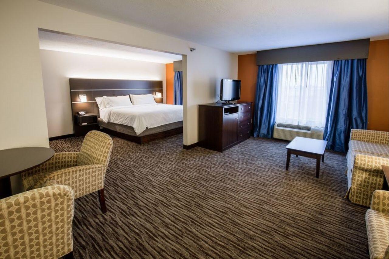 Holiday Inn Express & Suites - Brandon By Ihg Zewnętrze zdjęcie