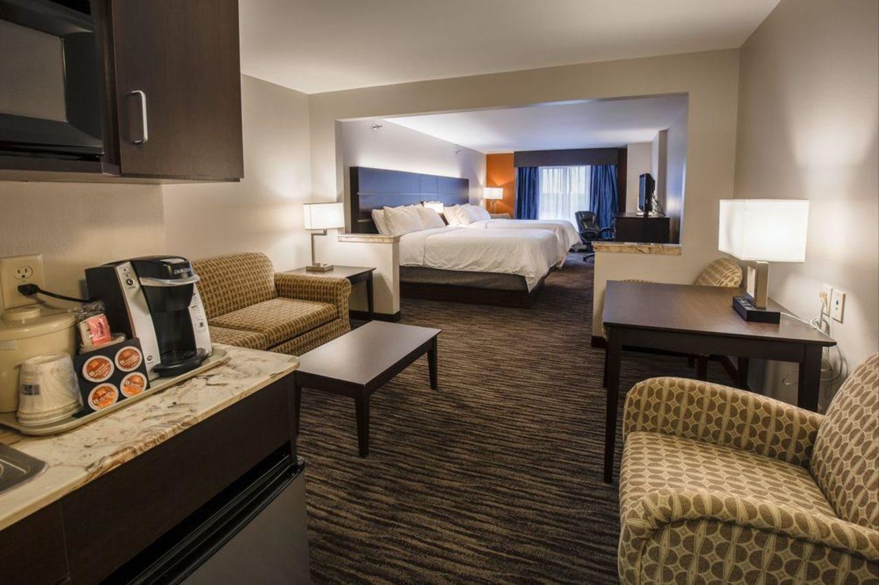 Holiday Inn Express & Suites - Brandon By Ihg Zewnętrze zdjęcie