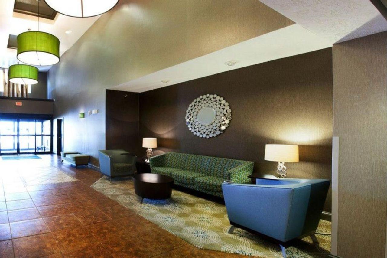 Holiday Inn Express & Suites - Brandon By Ihg Zewnętrze zdjęcie